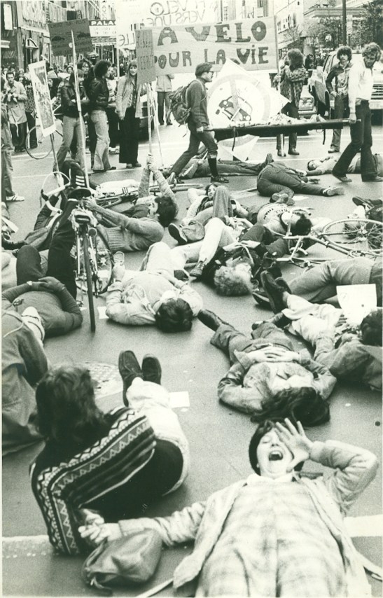 12 oct 76 die-in photo de Luc Vallières