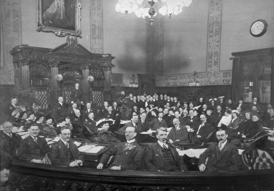 Respectable men: Toronto City Council in 1915. Toronto Public Library.